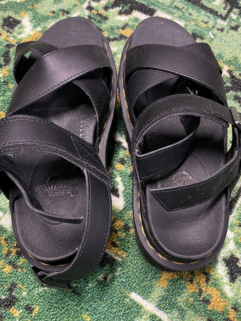 Dr. Martens Voss II sandals in black us 6